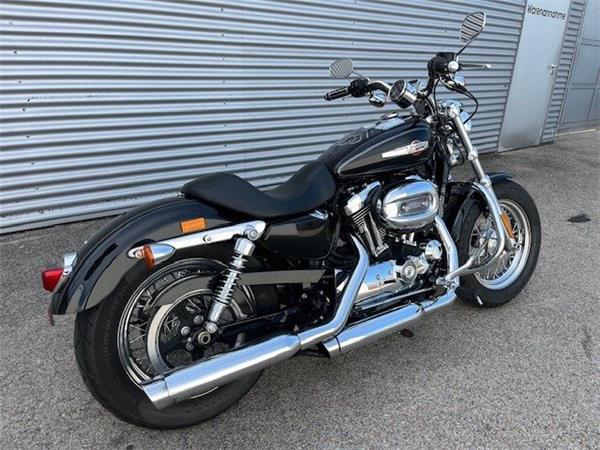 2016 Harley-Davidson Sportster XL 1200C Custom Cruiser