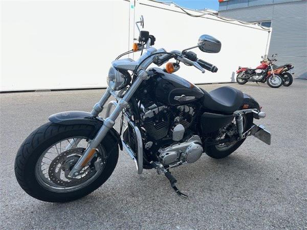 2016 Harley-Davidson Sportster XL 1200C Custom Cruiser