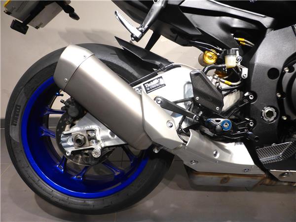 YAMAHA YZF-R1M