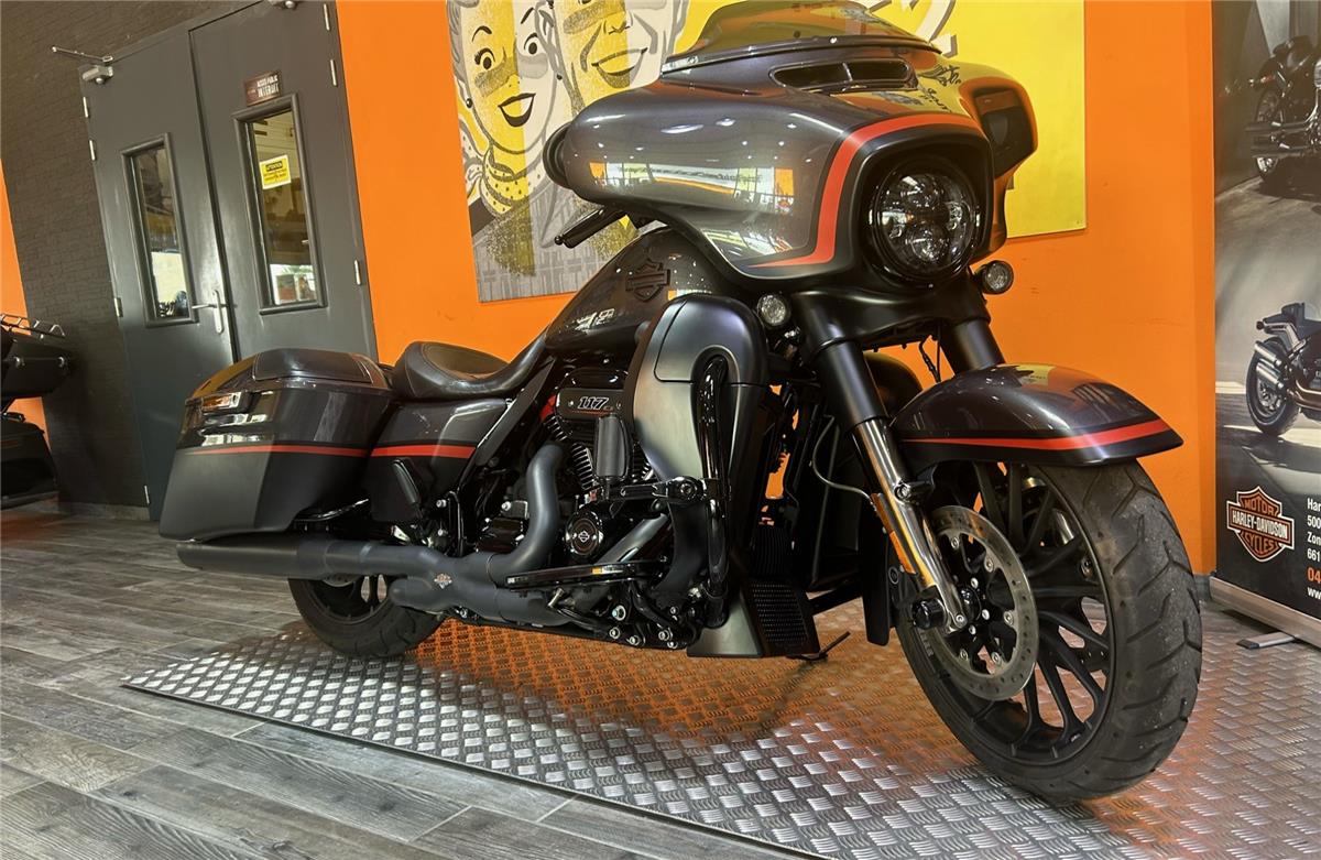2017 HARLEY-DAVIDSON STREET GLIDE