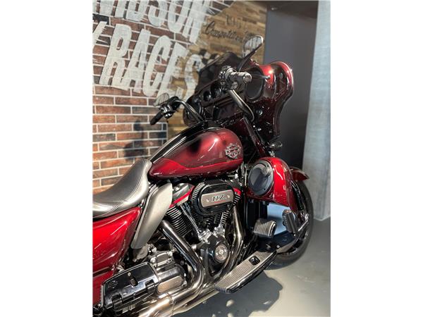 2019 HARLEY-DAVIDSON CVO FLHXSE Street Glide ABS CVO 117