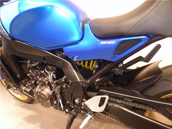 YAMAHA XSR900