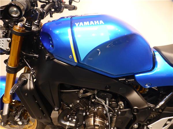 YAMAHA XSR900