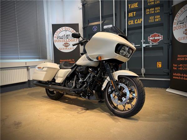 FLTRXST Road Glide ST 117 