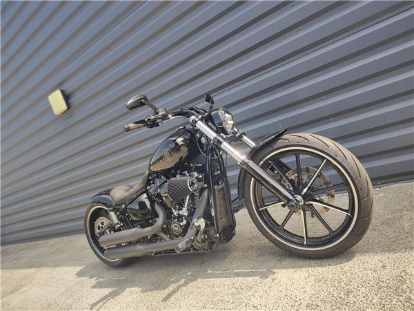 SOFTAIL BREAKOUT 1868