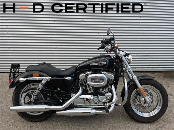 2017 Harley-Davidson Sportster XL 1200C Custom Cruiser