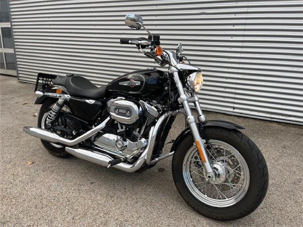 2017 Harley-Davidson Sportster XL 1200C Custom Cruiser