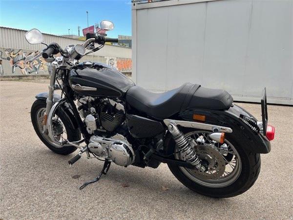 2017 Harley-Davidson Sportster XL 1200C Custom Cruiser