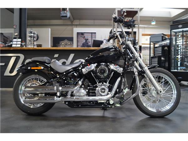 2021 Softail Standard KESS-TECH Auspuff - vorverlegte Fußrastenanlage Soziussitz FXST