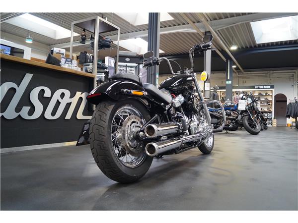 2021 Softail Standard KESS-TECH Auspuff - vorverlegte Fußrastenanlage Soziussitz FXST