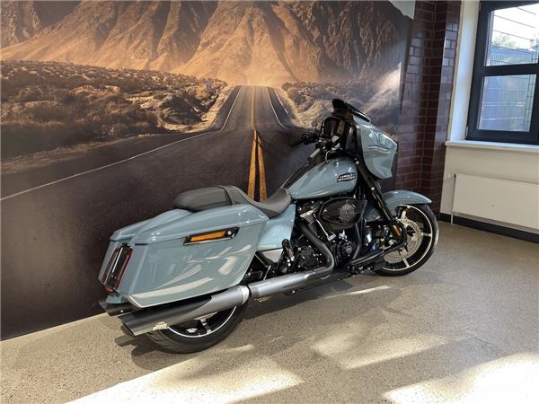 FLHX Street Glide 2024 Wilbers + J&H