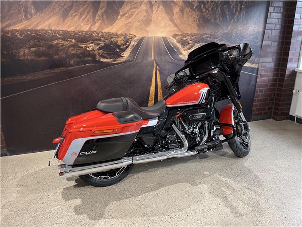 FLHXSE Street Glide CVO   (CVO ST OPTIK )