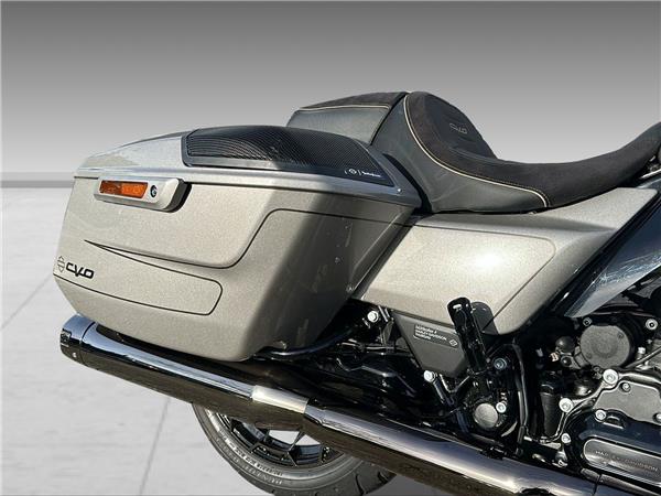 2023 HARLEY-DAVIDSON CVO FLHXSE Street Glide CVO 121