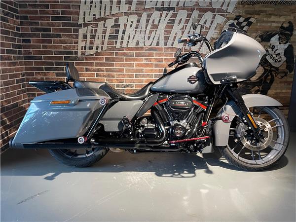 2018 HARLEY-DAVIDSON CVO FLTRXSE Road Glide Special 117 CVO