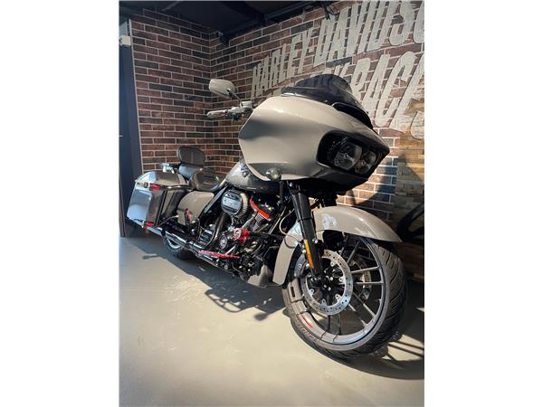 2018 HARLEY-DAVIDSON CVO FLTRXSE Road Glide Special 117 CVO