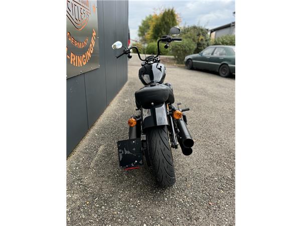 FXBB Street Bob mit Jekill & Hyde Auspuff