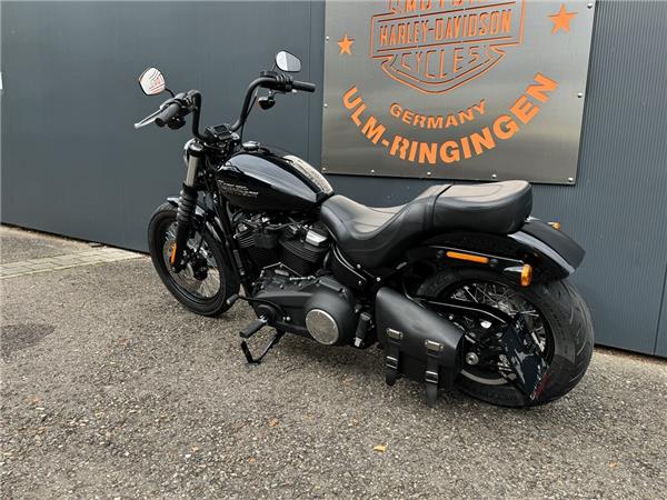 FXBB Street Bob mit Jekill & Hyde Auspuff