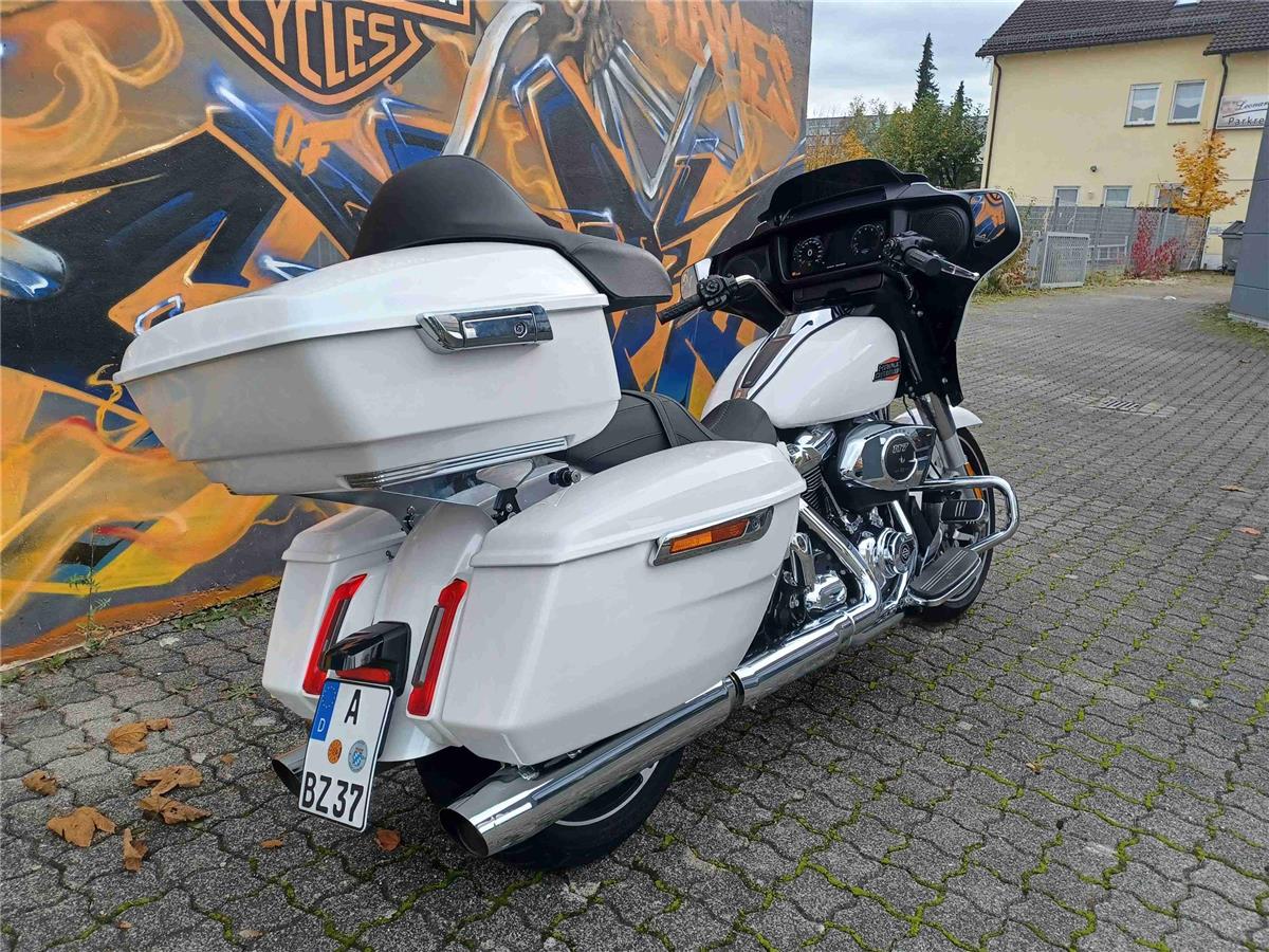 Touring FLHX Street Glide
