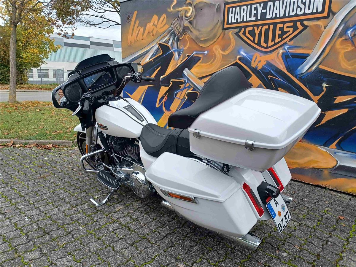 Touring FLHX Street Glide