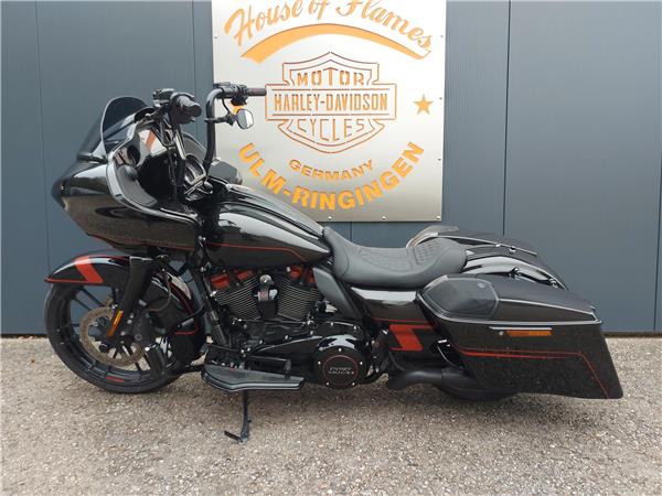FLTRXSE CVO Road Glide mit Jekill & Hyde Auspuff