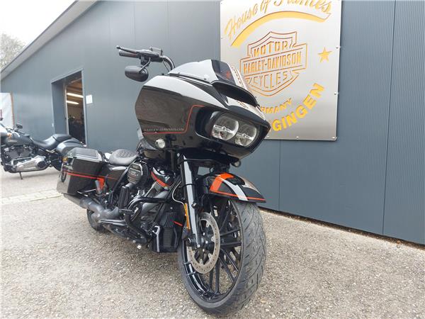 FLTRXSE CVO Road Glide mit Jekill & Hyde Auspuff