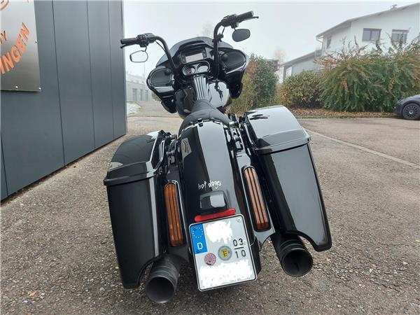 FLTRXSE CVO Road Glide mit Jekill & Hyde Auspuff