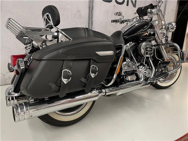 2011 HARLEY-DAVIDSON Touring FLHRC 1690 Road King Classic