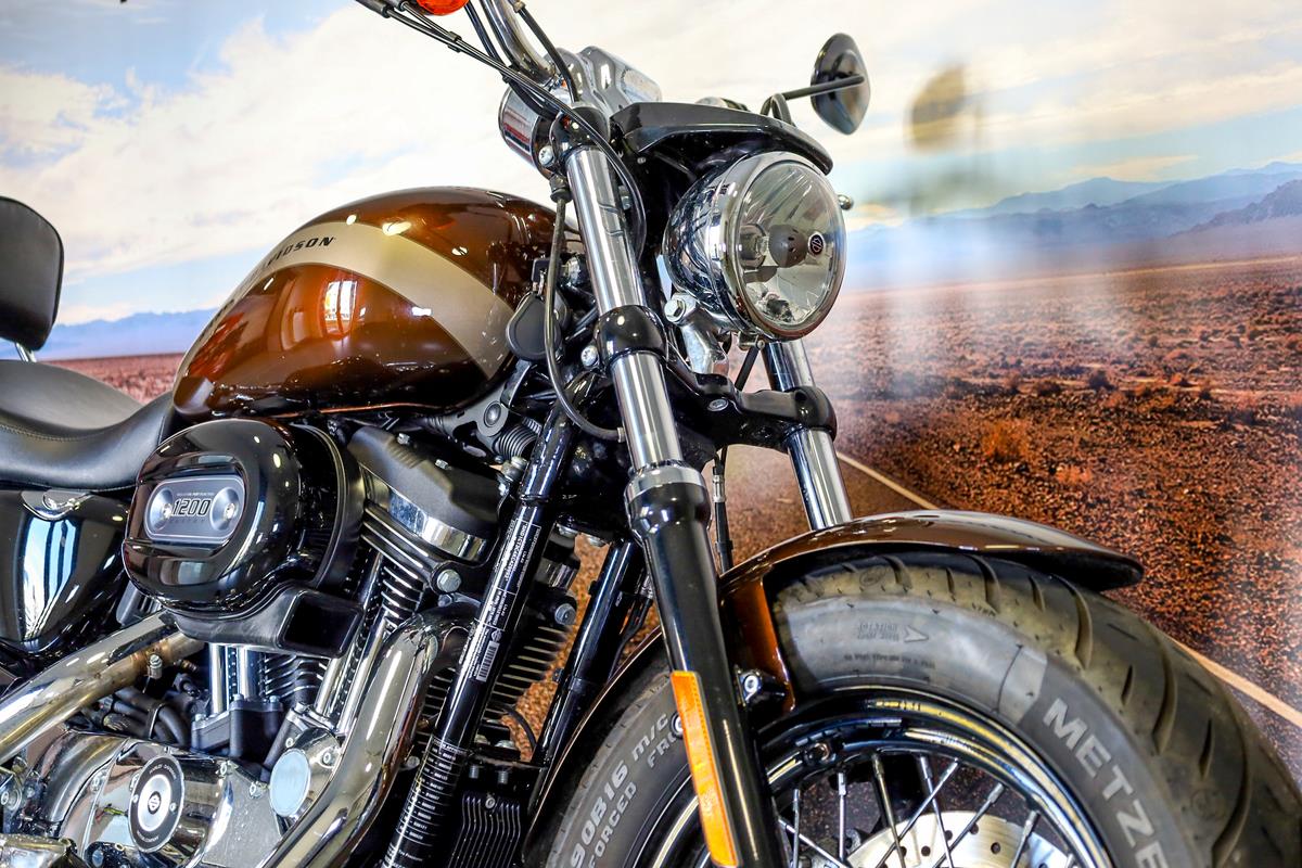 XL 1200 C Custom 
