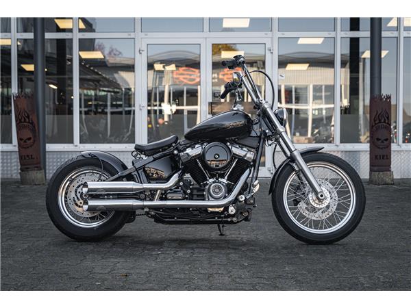 Harley-Davidson Kiel SOFTAIL STANDARD FXST Bobber-Umbau Jekill & Hyde