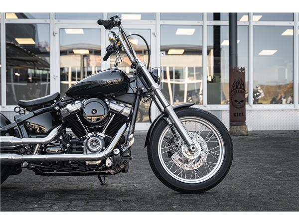 Harley-Davidson Kiel SOFTAIL STANDARD FXST Bobber-Umbau Jekill & Hyde