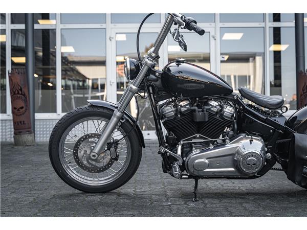 Harley-Davidson Kiel SOFTAIL STANDARD FXST Bobber-Umbau Jekill & Hyde