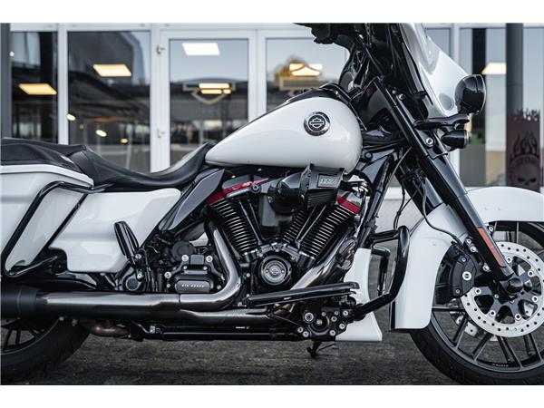 Harley-Davidson Kiel FLHXSE CVO Street Glide 117 - Kesstech -