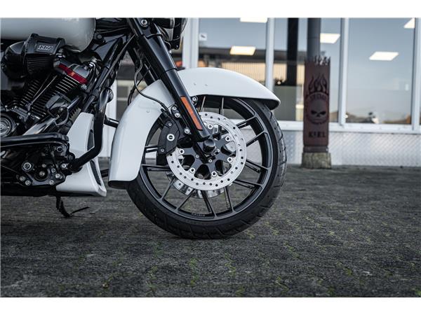 Harley-Davidson Kiel FLHXSE CVO Street Glide 117 - Kesstech -