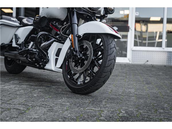 Harley-Davidson Kiel FLHXSE CVO Street Glide 117 - Kesstech -