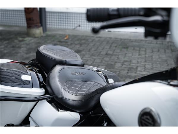 Harley-Davidson Kiel FLHXSE CVO Street Glide 117 - Kesstech -