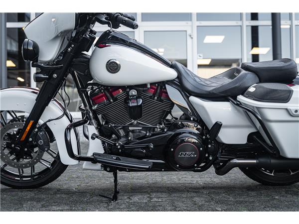 Harley-Davidson Kiel FLHXSE CVO Street Glide 117 - Kesstech -