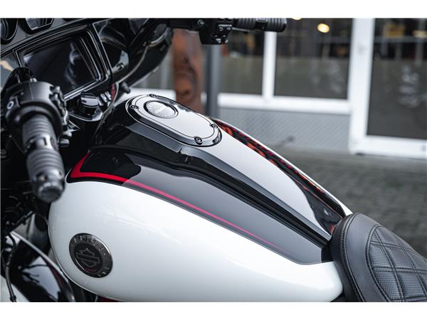 Harley-Davidson Kiel FLHXSE CVO Street Glide 117 - Kesstech -