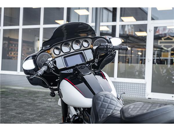 Harley-Davidson Kiel FLHXSE CVO Street Glide 117 - Kesstech -