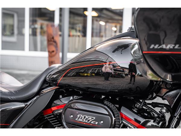 Harley-Davidson Kiel FLTRXSE CVO ROAD GLIDE 117 CUI - JEKILL&HYDE -