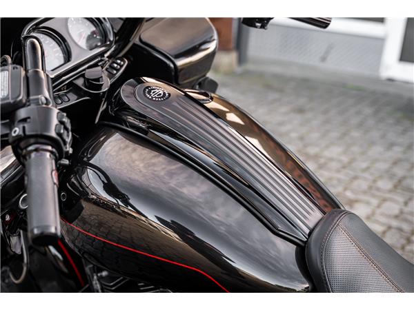 Harley-Davidson Kiel FLTRXSE CVO ROAD GLIDE 117 CUI - JEKILL&HYDE -