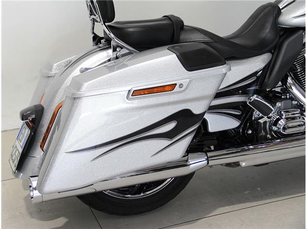 FXLRST STREET GLIDE CVO MY2015