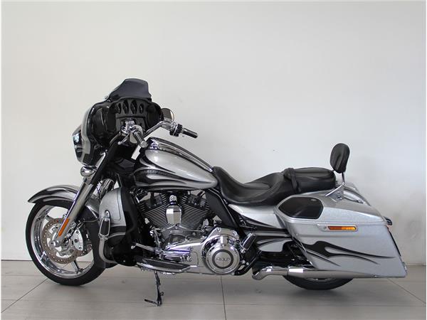 FXLRST STREET GLIDE CVO MY2015