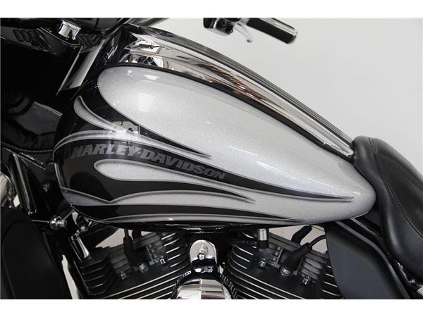 FXLRST STREET GLIDE CVO MY2015