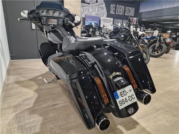 2016 HARLEY-DAVIDSON STREET GLIDE CVO