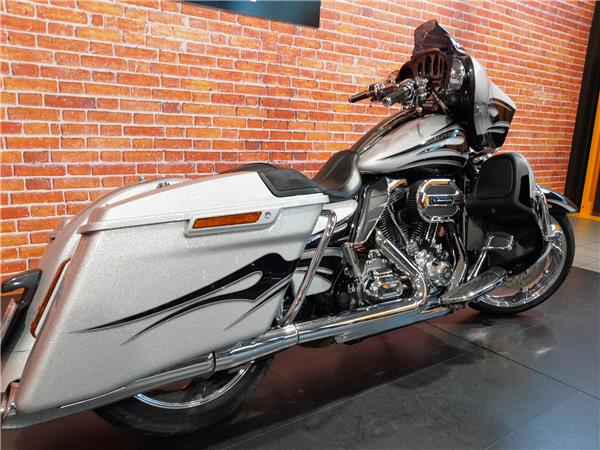 2015 HARLEY-DAVIDSON STREET GLIDE CVO