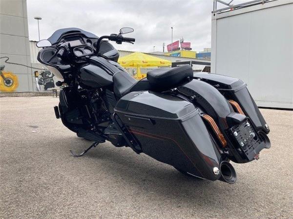 2018 Harley-Davidson CVO Road Glide FLTRXSE Cruiser