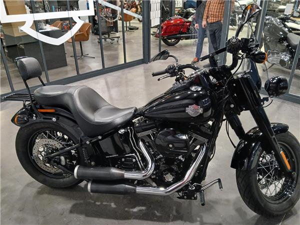 2017 HARLEY-DAVIDSON SLIM