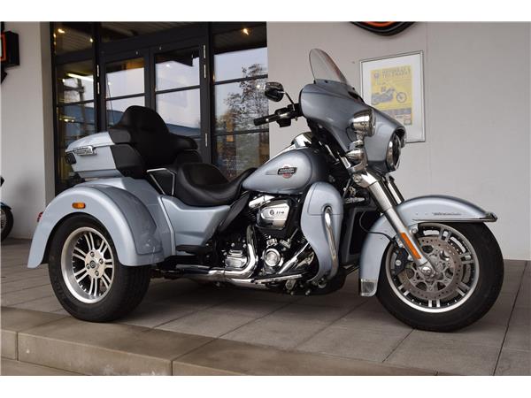 FLHTCUTG Tri Glide Ultra