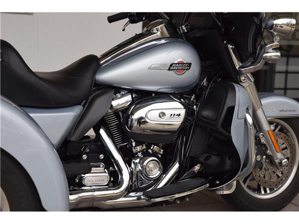 FLHTCUTG Tri Glide Ultra