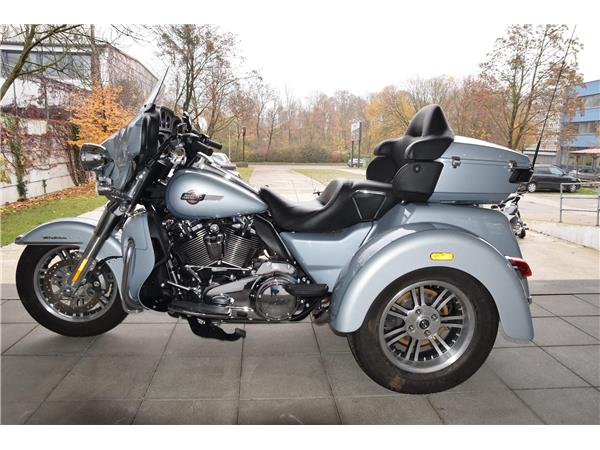 FLHTCUTG Tri Glide Ultra